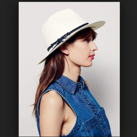 Free People Accessories - NWOT Free People White carmel hat